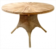 Mesa Visby em madeira Teka
